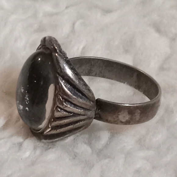 Elegant Black Stone Silver Ring - Picture 5 of 9